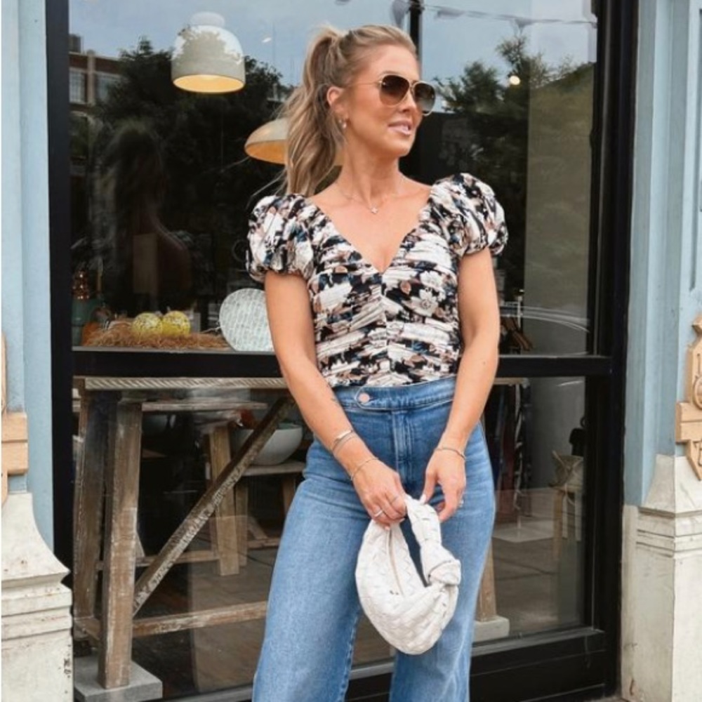 A&F drama puff sleeve ruched top